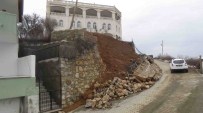 KURAN KURSU - Kulp'ta İstinat Duvarı Çöktü