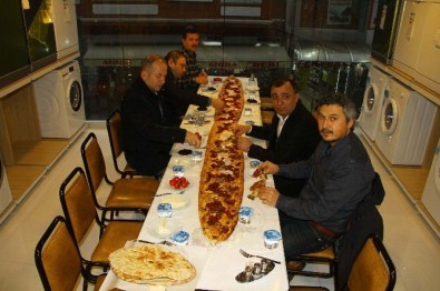 Samsunlu Esnafların 1 Asırlık 5.50 Metrelik Pide Geleneği