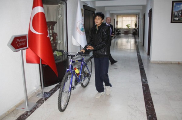 Cumhurbaşkanı Erdoğan'dan istediği bisiklete kavuştu