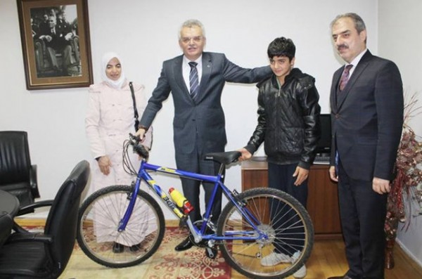 Cumhurbaşkanı Erdoğan'dan istediği bisiklete kavuştu