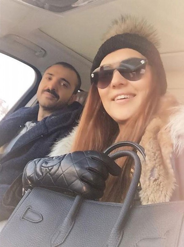 Okan Kurt'tan eşi Demet Akalın'a servet değerinde çanta