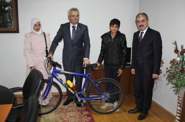 Cumhurbaşkanı Erdoğan'dan istediği bisiklete kavuştu