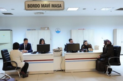 Bordo-Mavi Masaya 15 Bin 340 Başvuru