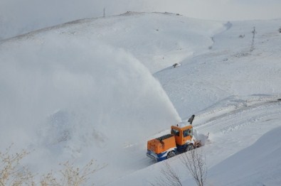 Hakkari'de Tüm Köy Ve Mezra Yolları Ulaşıma Açıldı