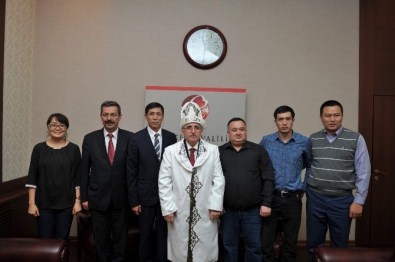 Kırgızistan'dan Gelen Doktorlar Vali Tuna'yı Ziyaret Etti