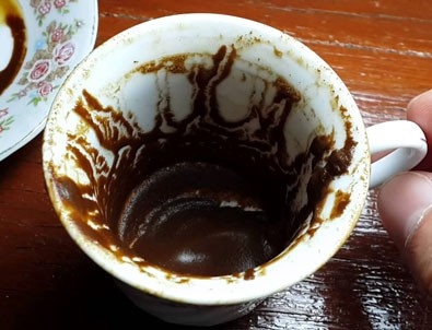 Popüler falcı 6 profesörden fazla kazanıyor