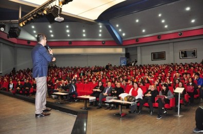 'Sınavdır Geçer' Seminerine Öğrencilerden Yoğun İlgi