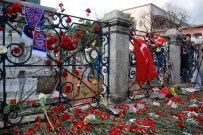 TERÖRE LANET - Sultanahmet Meydanı'nda Anmalar Devam Ediyor