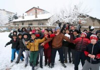 KARDAN ADAM - Yozgat'ta Kar En Çok Çocukları Sevindirdi