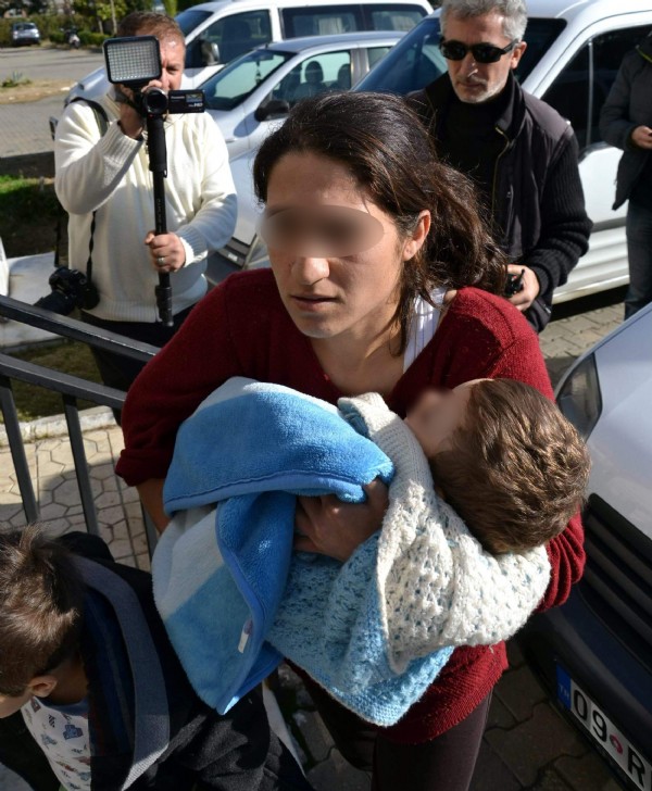 3 yaşındaki çocuğunu döve döve öldürdü