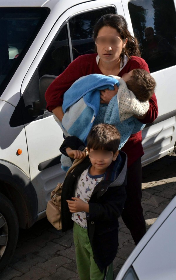 3 yaşındaki çocuğunu döve döve öldürdü