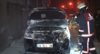 Fatih'te 2 Otomobil Kundaklandı