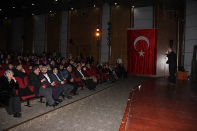 Öğrenci Velilerine Yönelik 'Mutlu Aile, Başarılı Çocuk' Konulu Konferans Düzenlendi