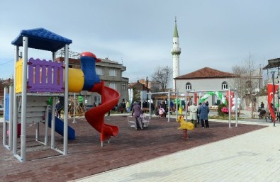 Osmangazi Yeni Bir Park Ve Meydana Kavuştu