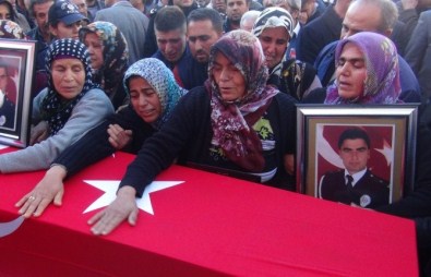 Şehit Polis Kızıyla Yan Yana Defnedildi