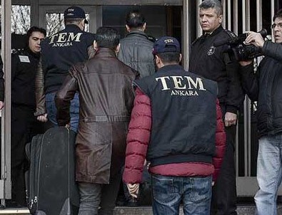 'Usulsüz dinleme'de 15 tutuklama