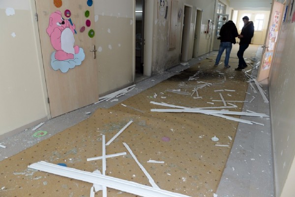 Van'da okula bombalı saldırı