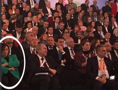 Eşi Kılıçdaroğlu'nu dinlerken uyuyakaldı