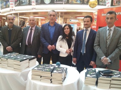 'Gün Işığına Çıkan Gizli Duygular' Kitabının İmza Günü Yapıldı