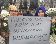 SULTANAHMET - Suriyeli Minik Öğrencilerin Sultanahmet'teki Anlamlı Gösterisi Takdir Topladı