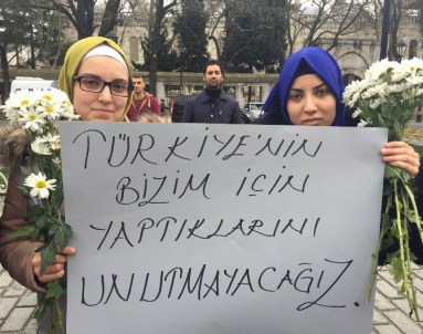 Suriyeliler Sultanahmet Meydanı'nda