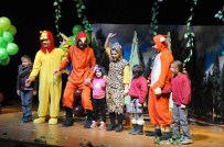ÇOCUK TİYATROSU - Tiyatro Günleri'nde 'Cesur Papağan' Sahnelendi