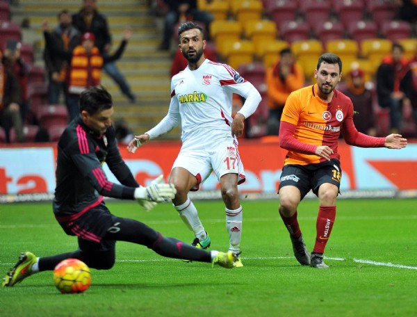 Mustafa Denizli, Sinan Gümüş'ü parlattı