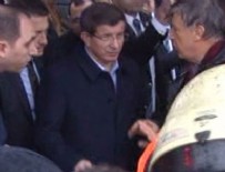 Başbakan Davutoğlu, kazayı görünce konvoyunu durdurdu