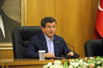 Davutoğlu Londra'da