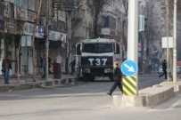 HALKLARIN DEMOKRATİK PARTİSİ - Diyarbakır'da 'Sur' Gerginliği Açıklaması Çok Sayıda Kişi Gözaltı Alındı