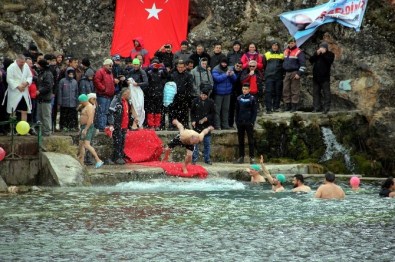 Eksi 6 Derecede Yüzme Yarışması
