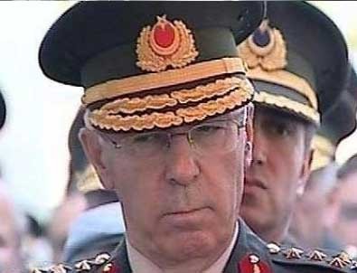 Eski Orgeneral bildiriye imza atan kızını savundu