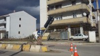 TRAFİK LAMBASI - Kaynarca'da Lodos Trafik Lambalarını Devirdi