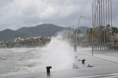 Marmaris'te Etkili Lodos