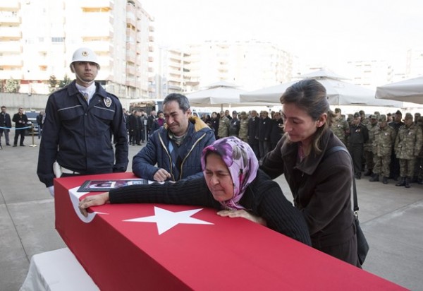 Sur şehidi 'salavatlarla' memleketine uğurlandı