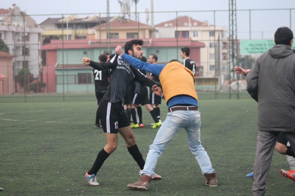 Maç bitti kavga başladı