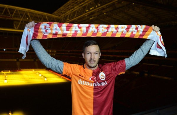 Linnes sahne alıyor