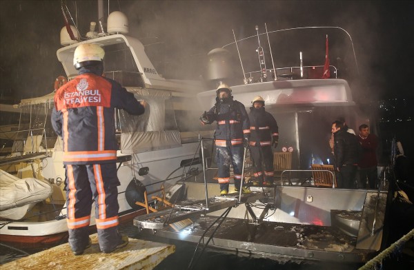 Milyon dolarlık tekne cayır cayır yandı