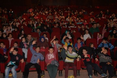 Çocuklar Tiyatro Keyfini Yaşamaya Devam Ediyor