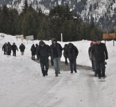 AMATÖR DAĞCI - Doğaya Dikkat Çekmek İçin Kar Yürüyüşü Yaptılar