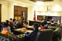 Enderun Buluşmalarına Katılan Minikler Katılım Belgelerini Rektör Özer'den Aldılar
