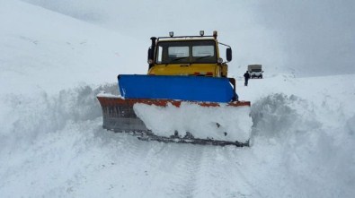 Erzurum'da Kar Ve Tipi Nedeniyle Kapanan Köy Yolları Ulaşıma Açılıyor
