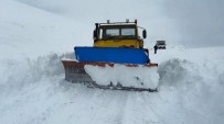 Erzurum'da Kar Ve Tipi Nedeniyle Kapanan Köy Yolları Ulaşıma Açılıyor