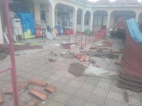 Fırtına Çatıları Uçurdu, Ağaçları Kökünden Söktü