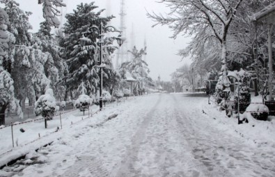 İstanbul'da Kar Kalınlığı 25 Santimi Buldu