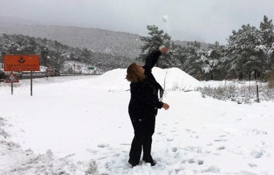 İzmir-Manisa Yolunda Kar Keyfi