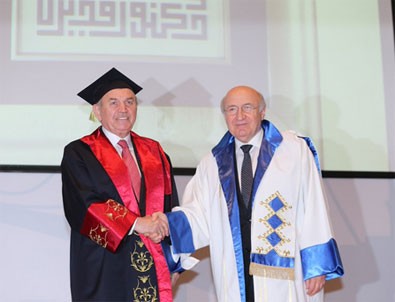 Marmara Üniversitesi'nden Topbaş'a 'Fahri Doktora' ünvanı