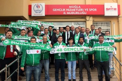 Milletvekili Öztürk'ten 2 Bin Muğlaspor Kaşkolu