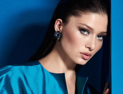 Nurgül Yeşilçay'ın PKK renklerini kullanmasına tepki yağdı