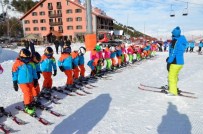 ORHAN BULUTLAR - Palandöken Belediyesi, Çocuklara Zirvede Kayak Öğretiyor